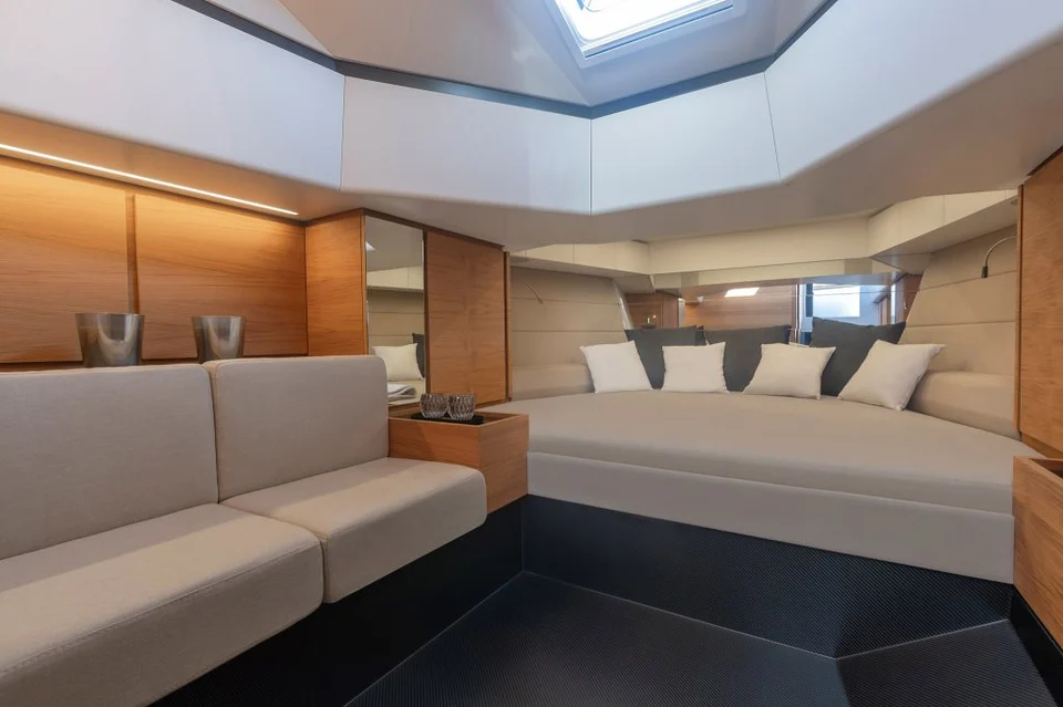 Yacht image 11