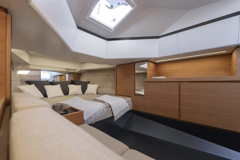 Yacht image 12