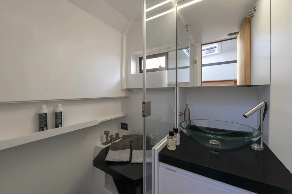 Yacht image 13