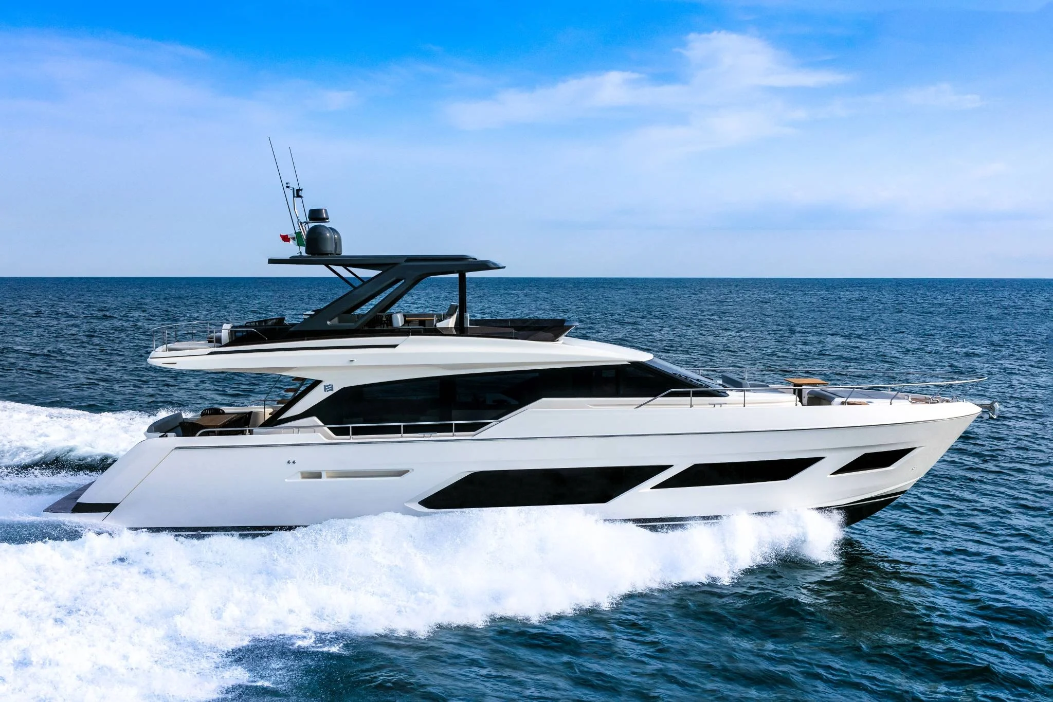 FERRETTI YACHTS 720 - Image 1
