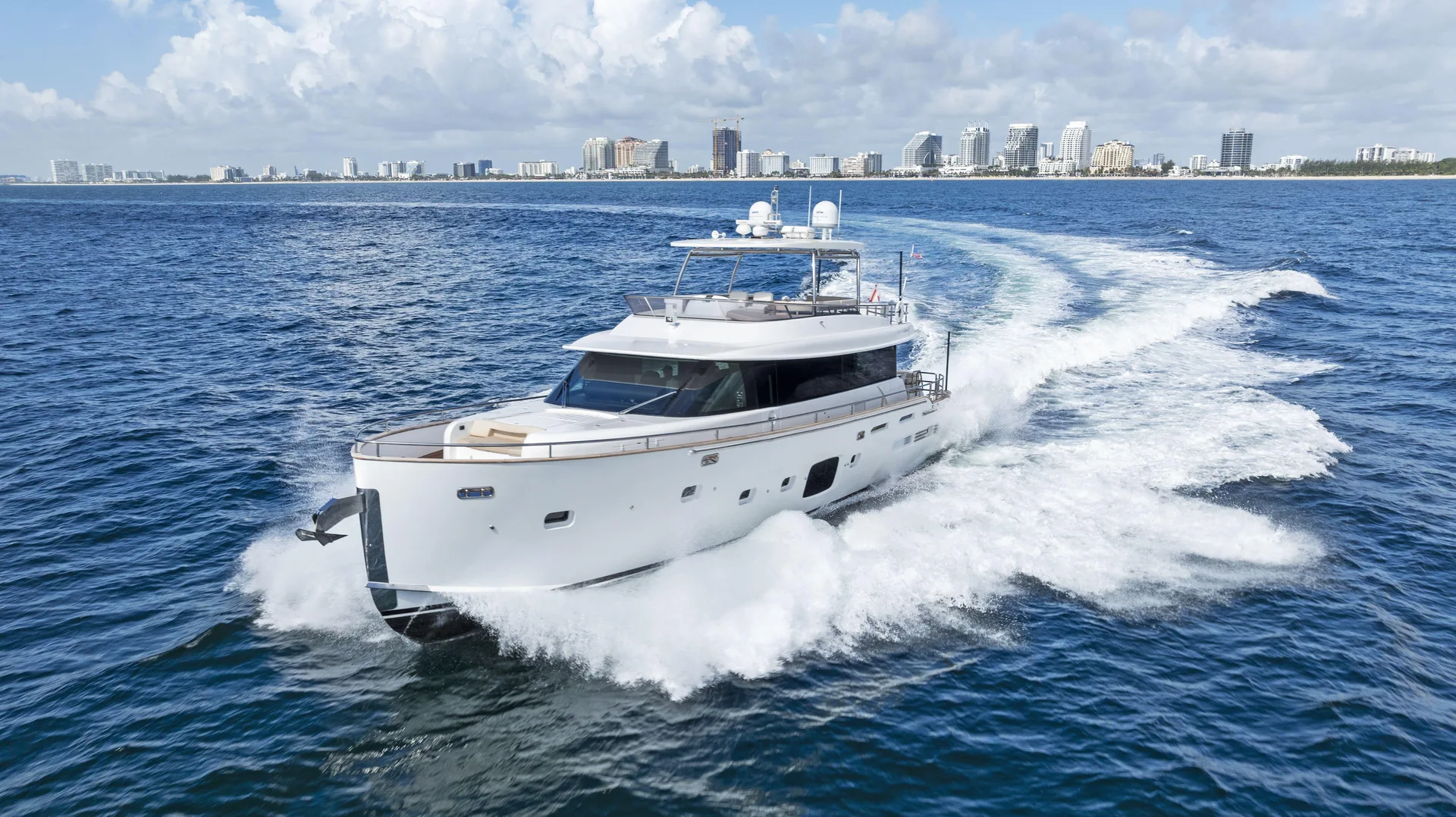 STUNNING AZIMUT MAGELLANO 76 - Image 1