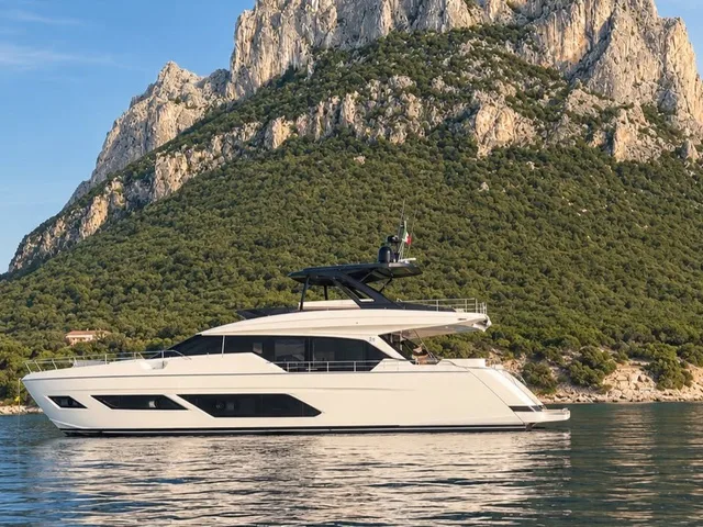 Disponibile da subito — Ferretti Yachts
