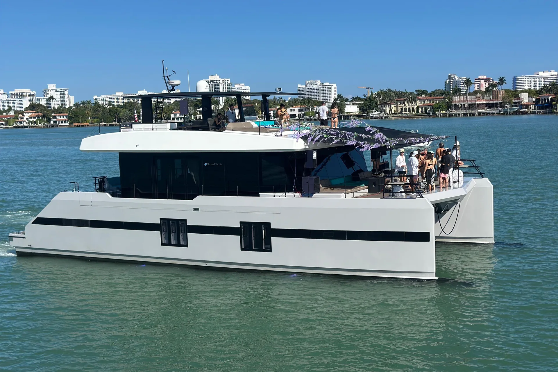 ISLAND MAJESTY - Image 1