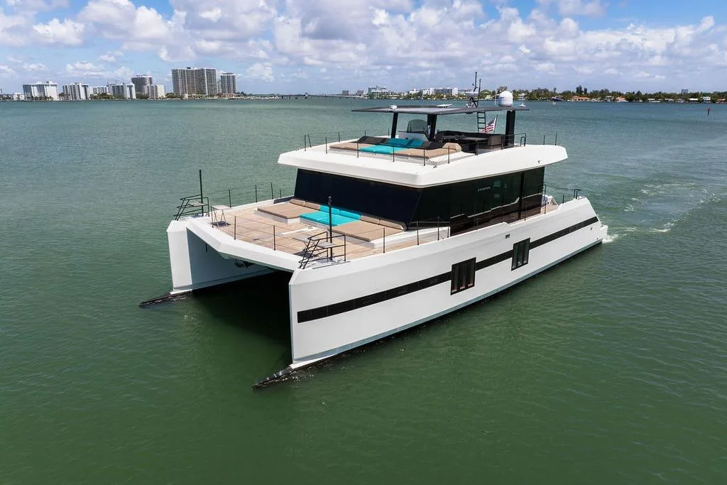 ISLAND MAJESTY - Image 1
