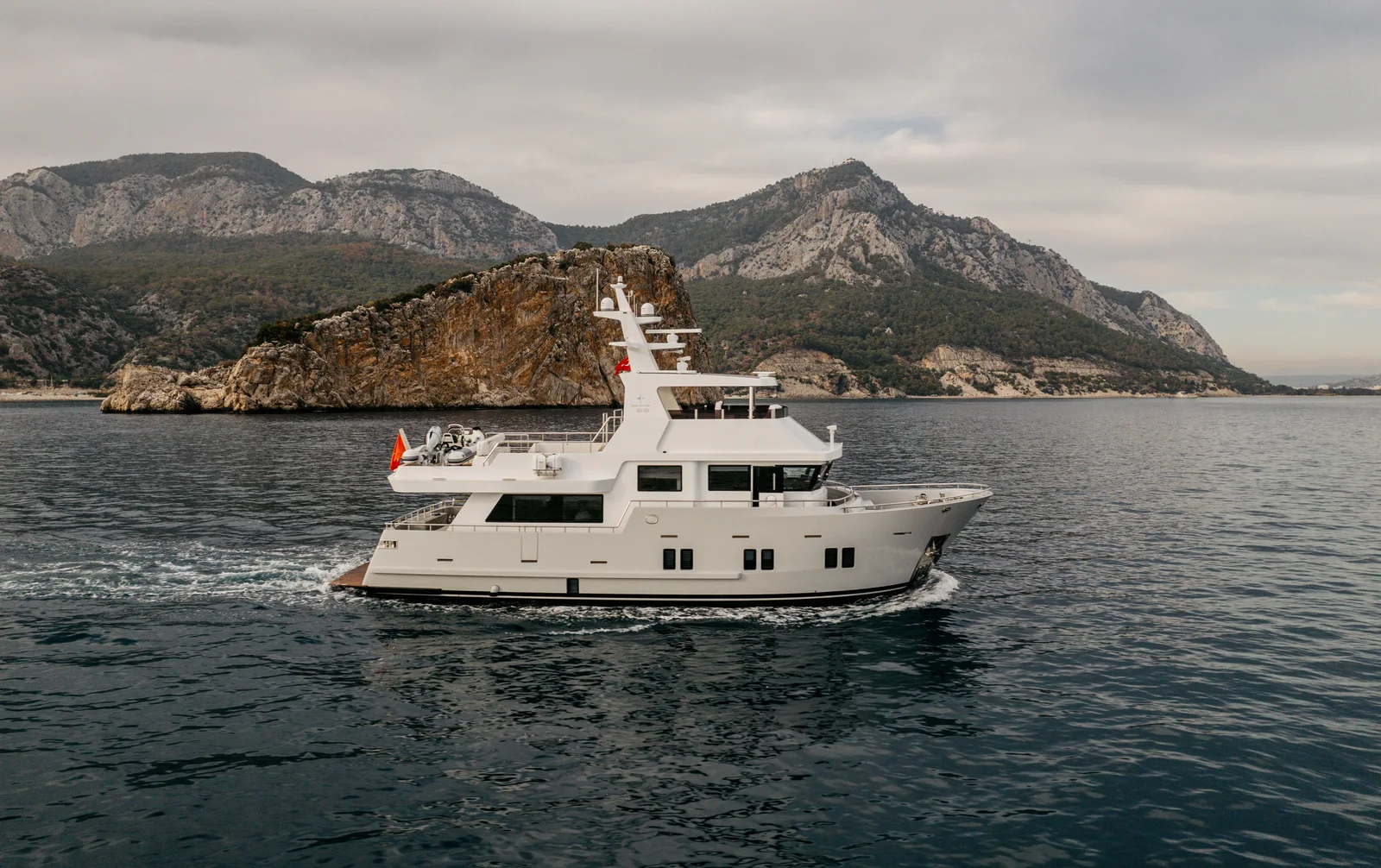BERING 65 EXPLORER YACHT - Image 1