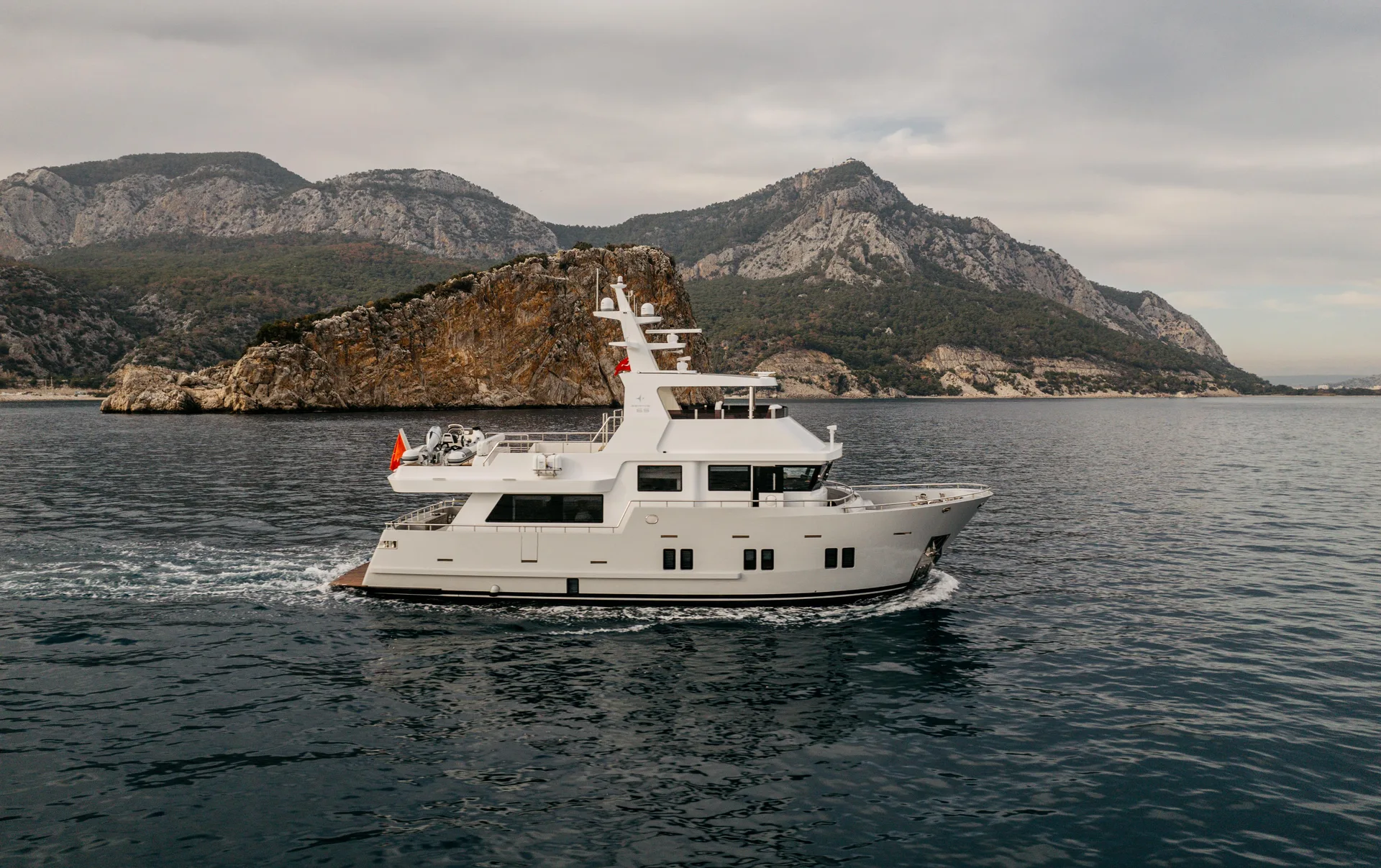 BERING 65 EXPLORER YACHT - Image 1