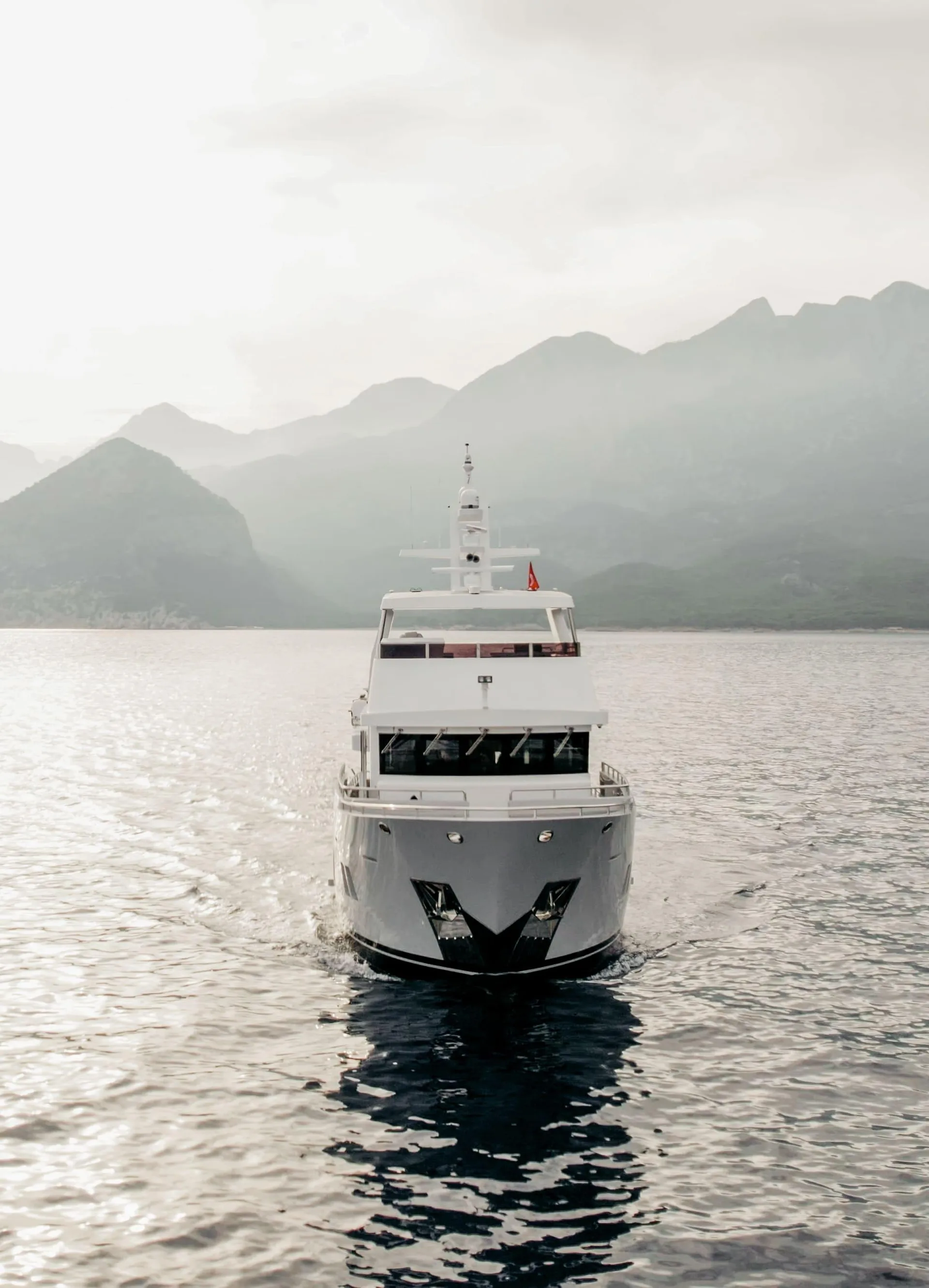 BERING 65 EXPLORER YACHT - Image 3