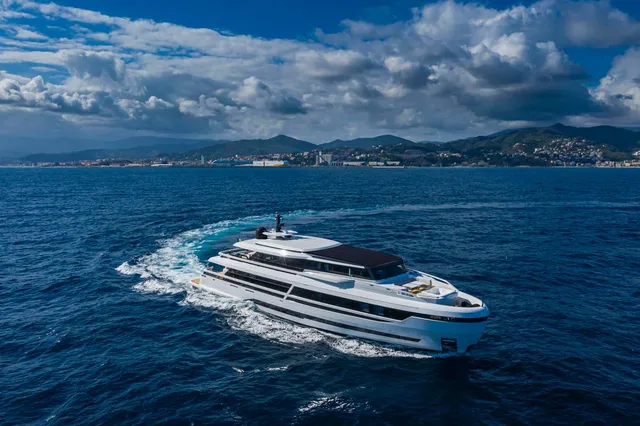 EXTRA YACHTS X130 TRIPLEX