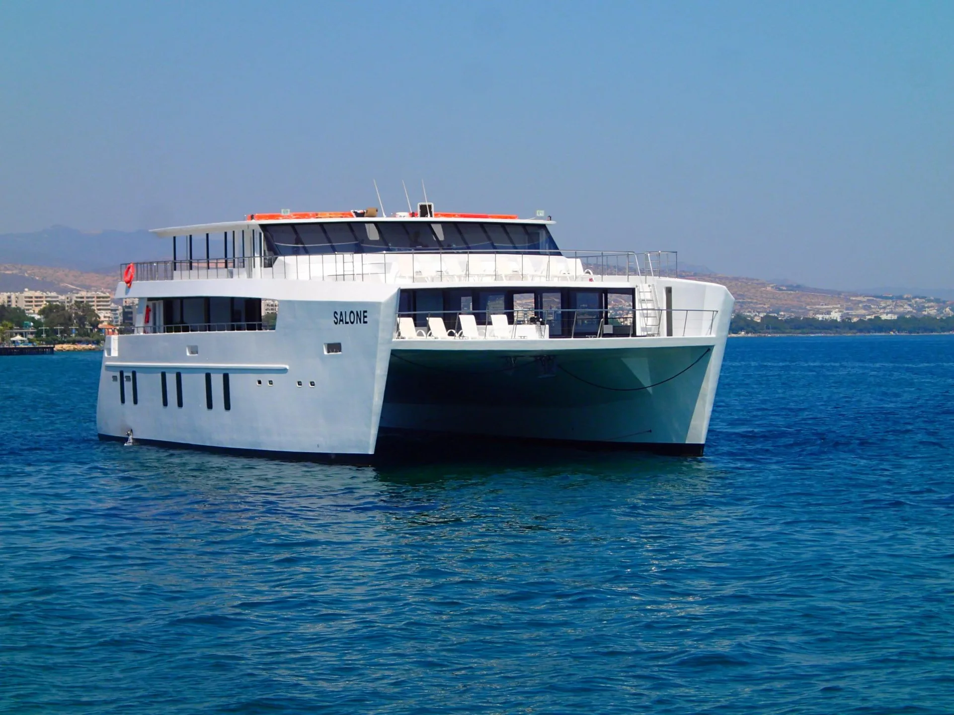 POWER CATAMARAN - Image 1