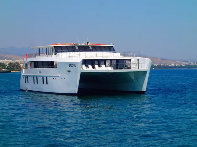 POWER CATAMARAN