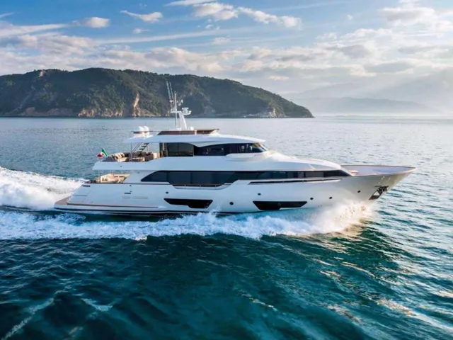 Custom Line Navetta 28 — Custom Line