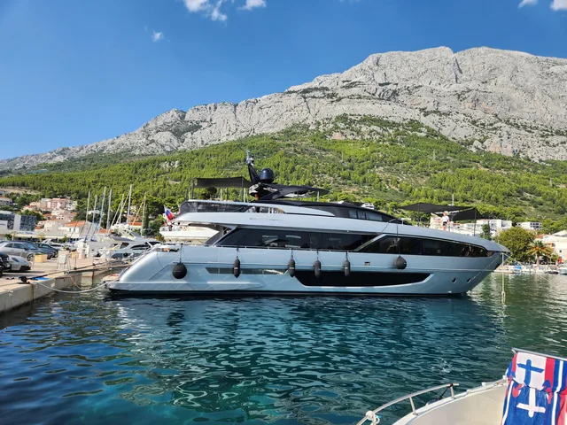 RIVA 100' CORSARO