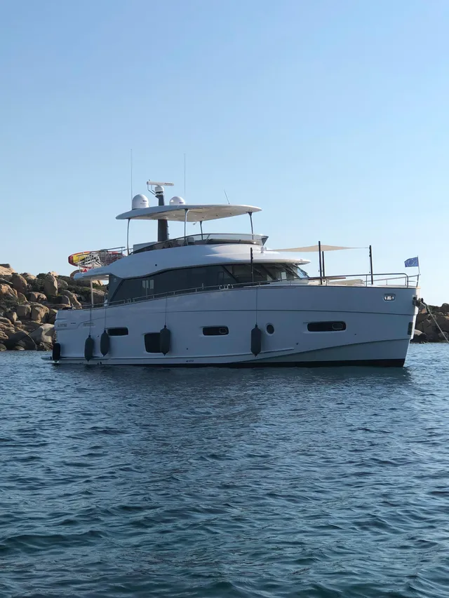 AZIMUT MAGELLANO 66