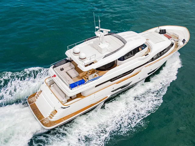 Custom Line Navetta 28 — Custom Line