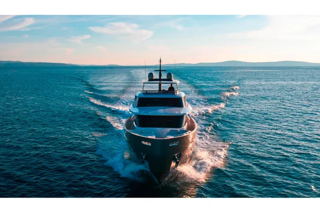 AZIMUT MAGELLANO 25M
