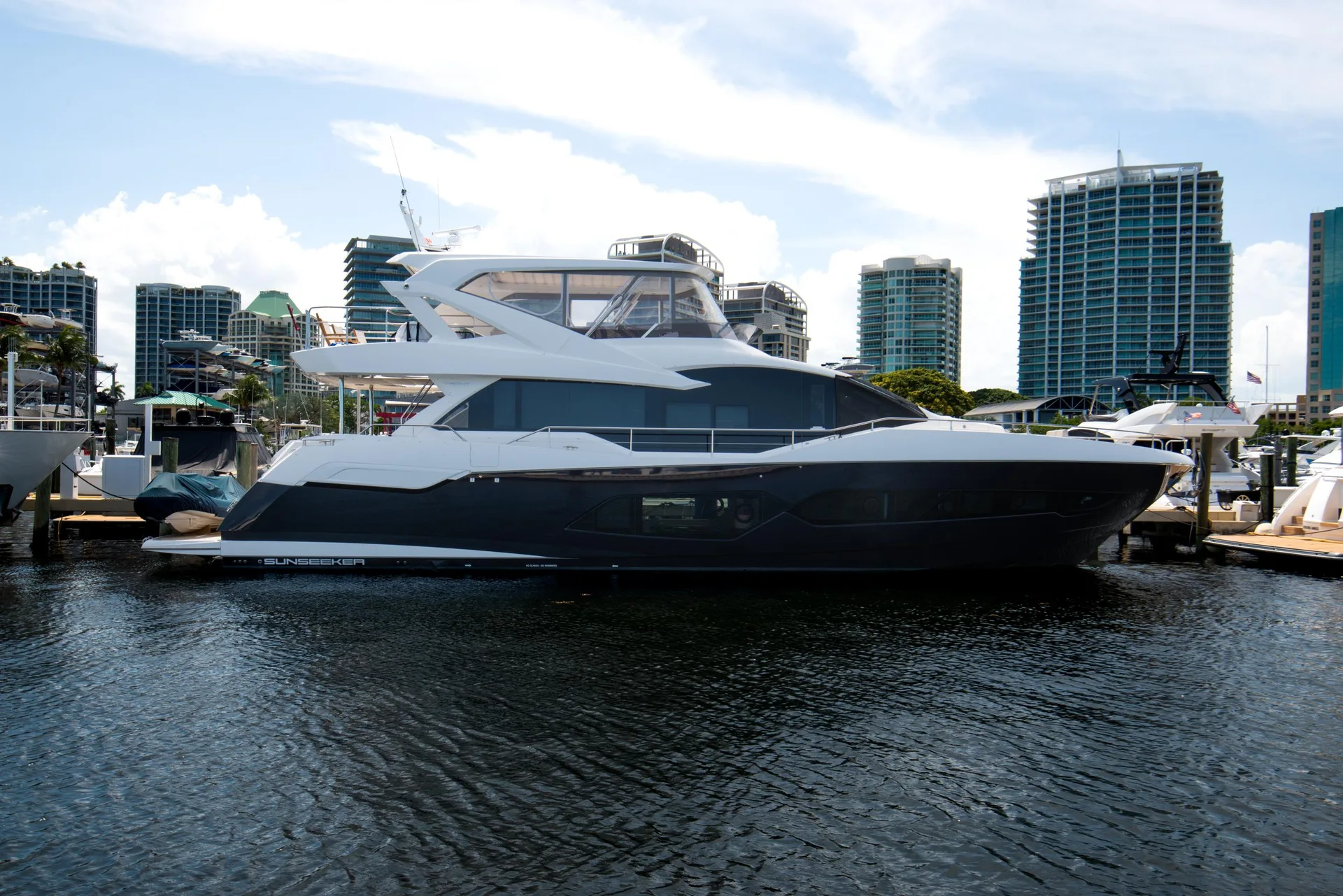 2020 SUNSEEKER 76 YACHT - Image 1