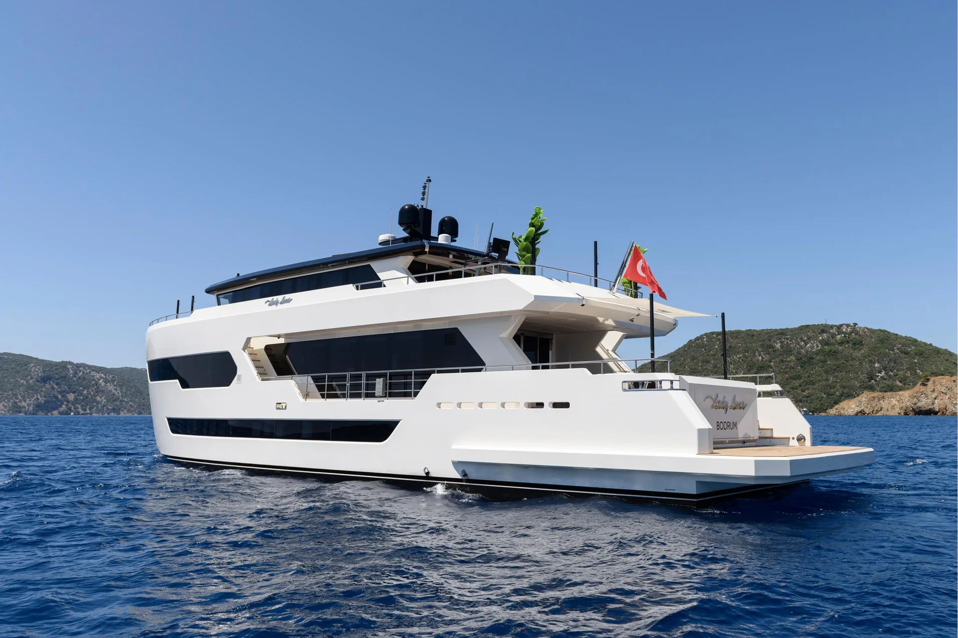 LADY LUNA - Image 1