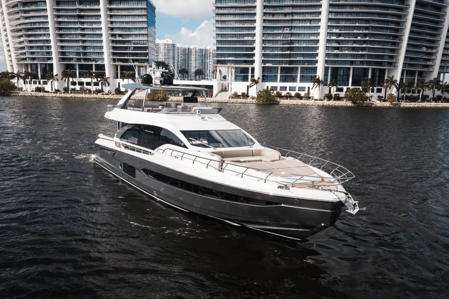 2024 AZIMUT 78 FLY - Image 1