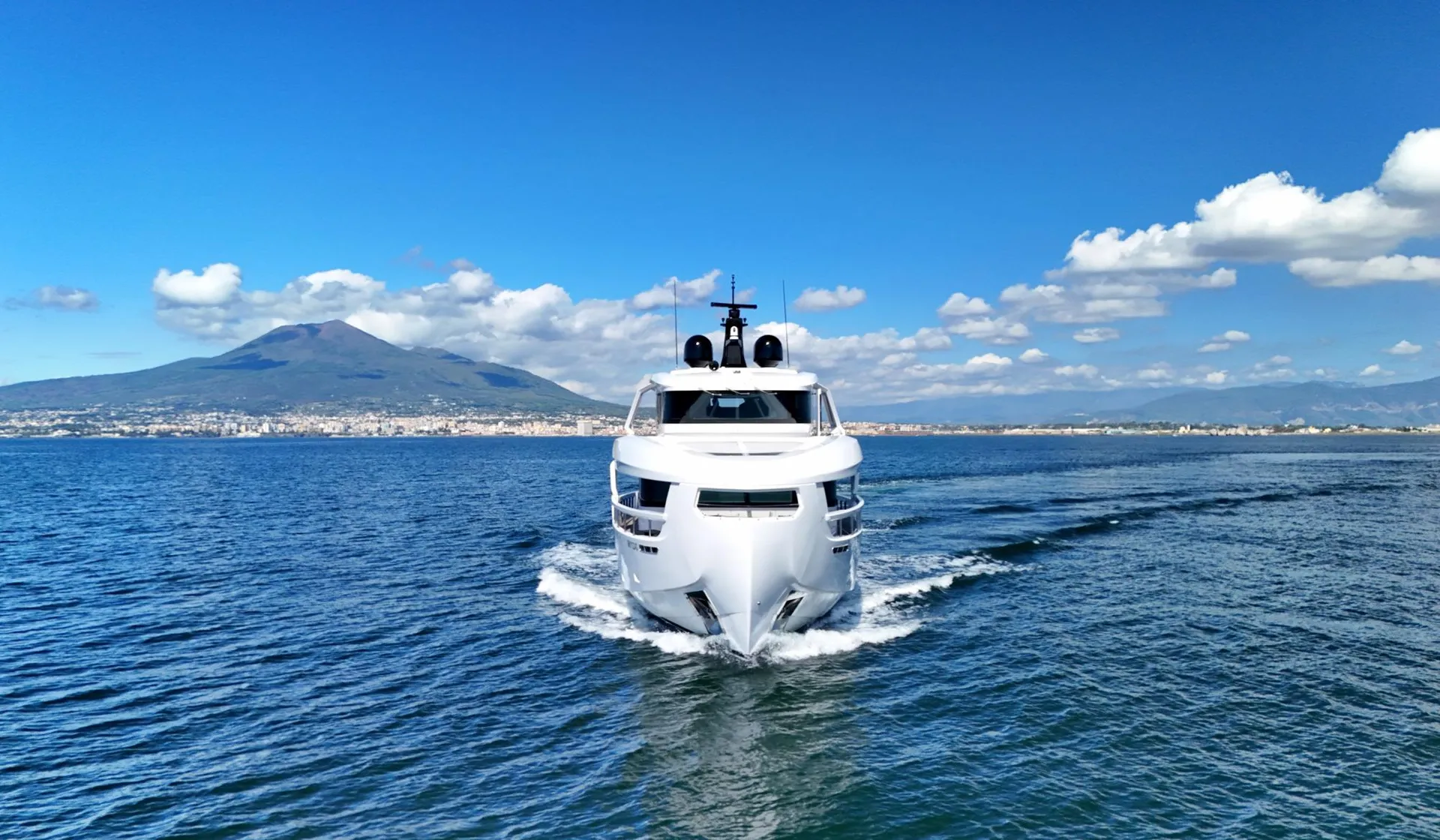 FERRETTI YACHTS INFYNITO 90 - Image 3