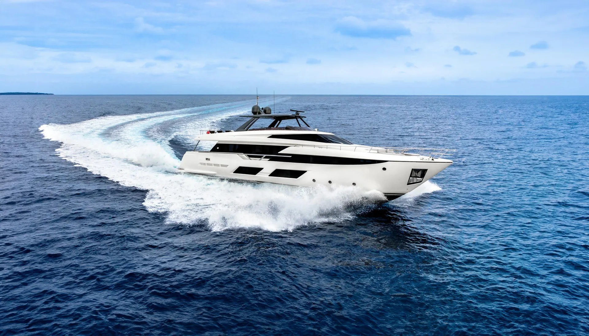 FERRETTI YACHTS 920 - Image 1