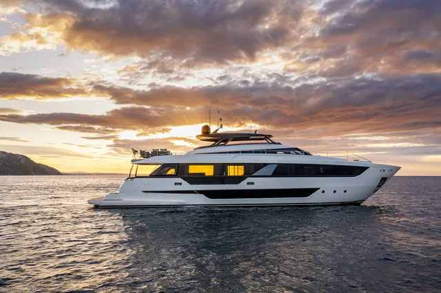 FERRETTI YACHTS 1000