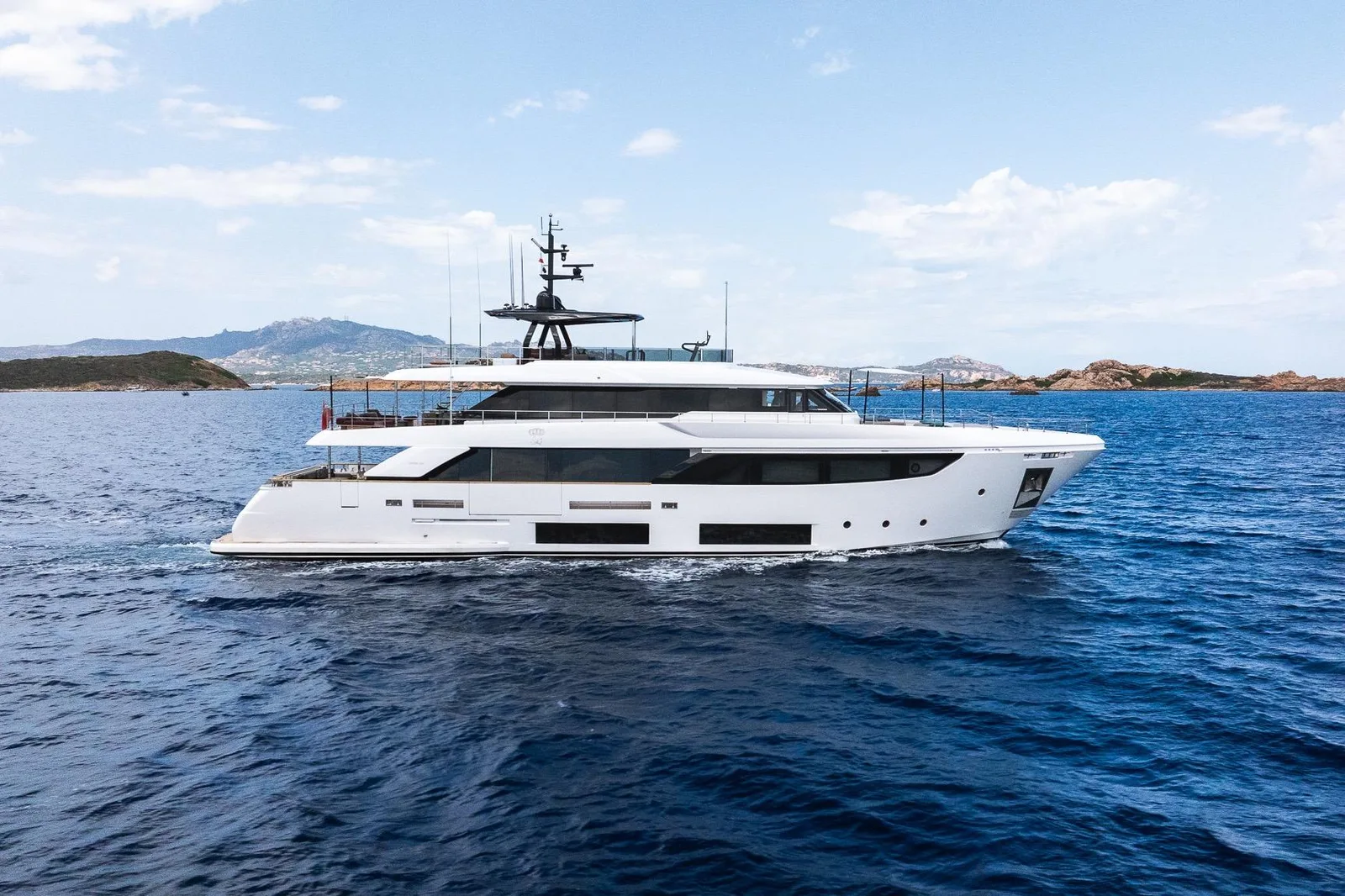 QUEEN J III - Image 1