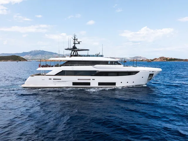 QUEEN J III — Custom Line