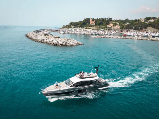 Nuovo arrivo — Azimut