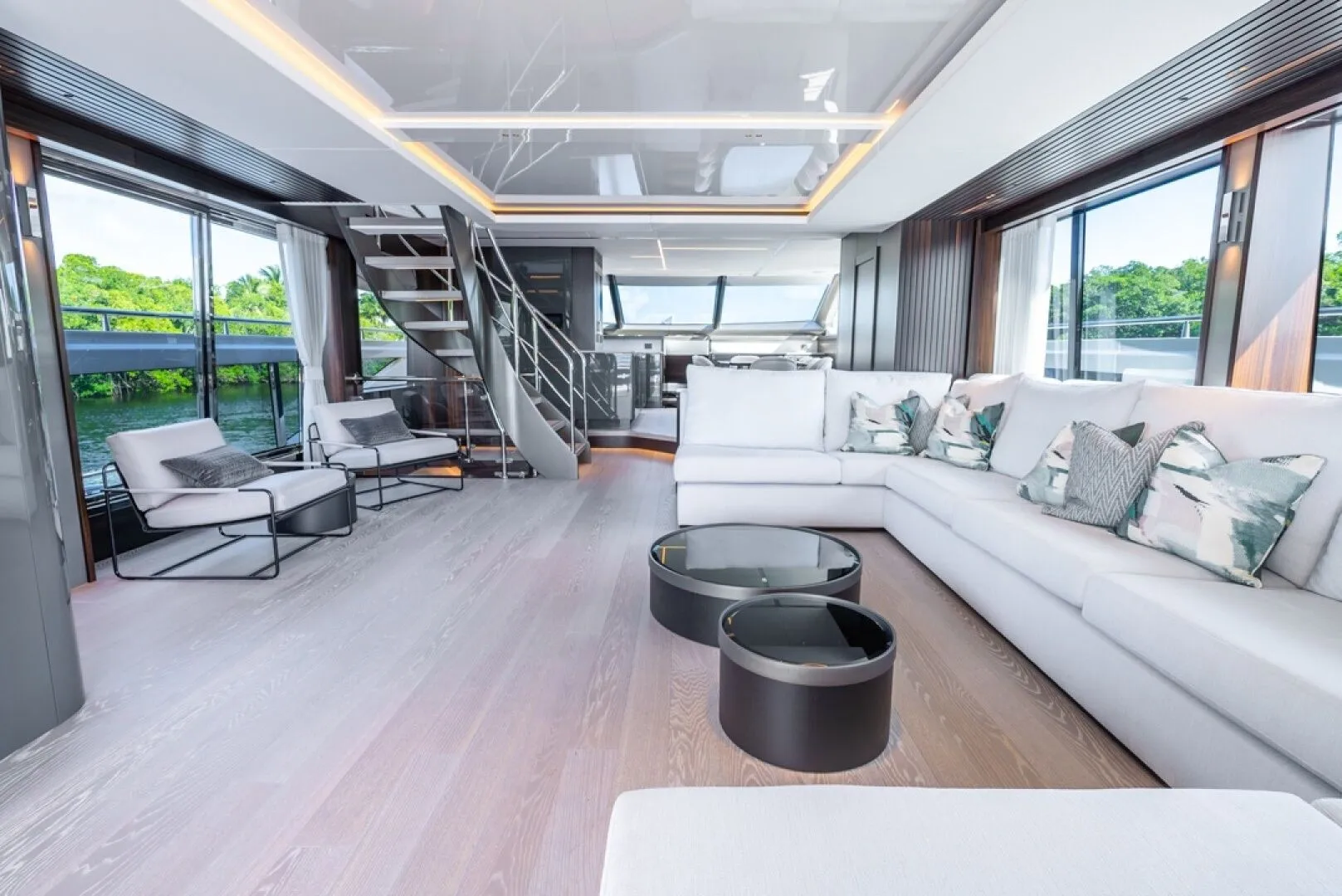 2025 SUNSEEKER 90 OCEAN ENCLOSED - Image 3