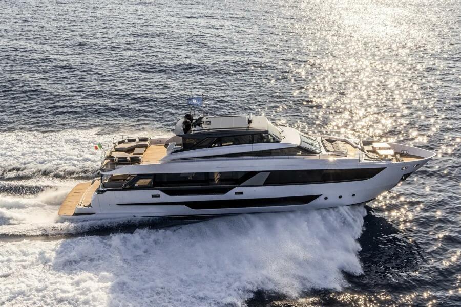 FERRETTI YACHTS 1000 SKYDECK - Image 1