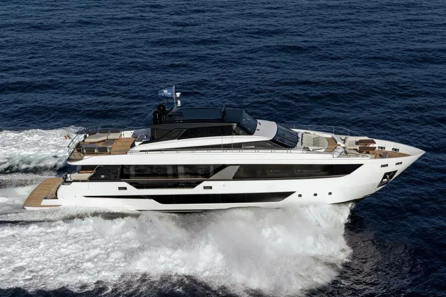FERRETTI YACHTS 1000 SKYDECK - Image 3