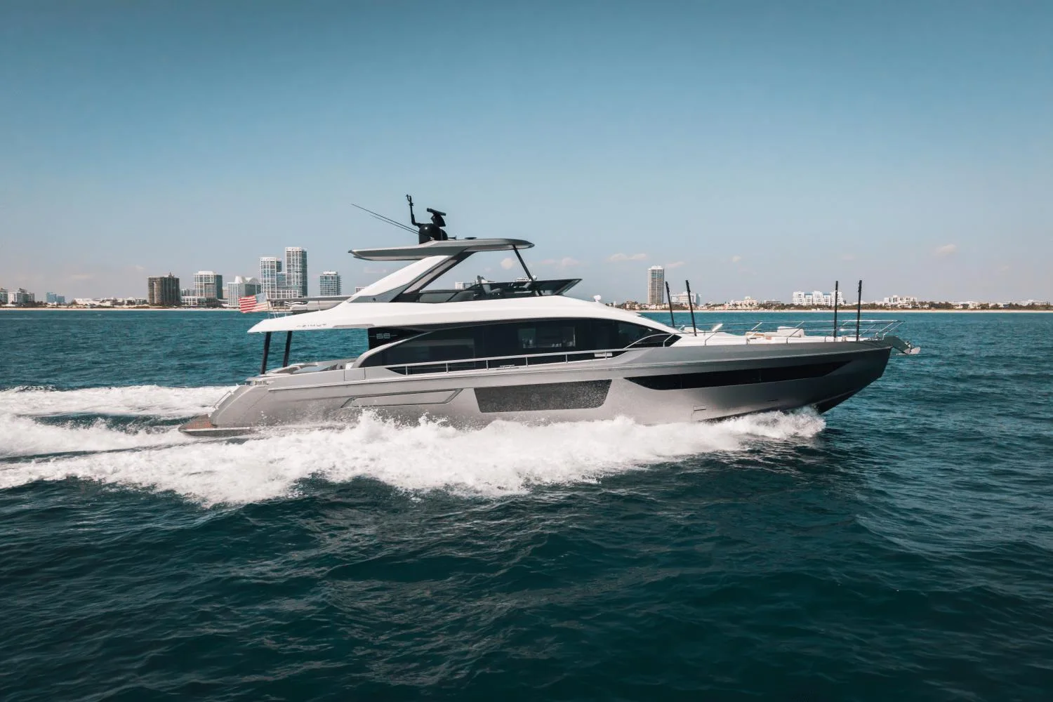 2023 AZIMUT 68 FLY - Image 1