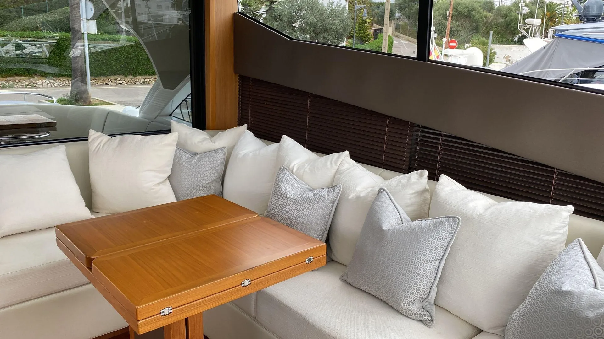 SUNSEEKER PREDATOR 57 - Image 3