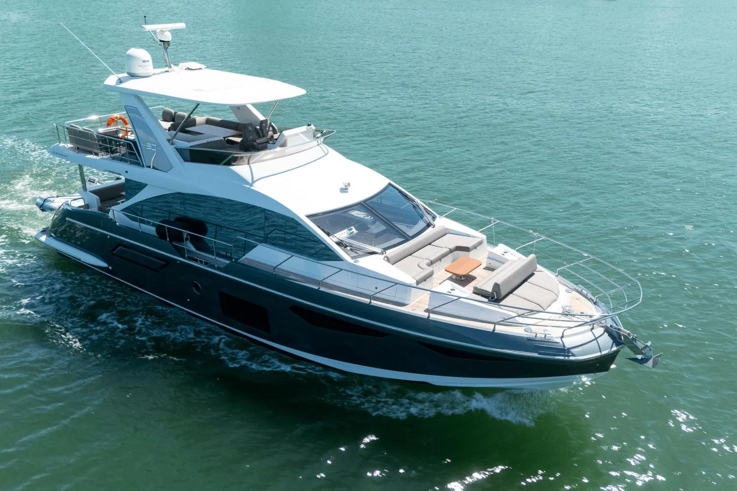 2023 AZIMUT 60 FLY - Image 3