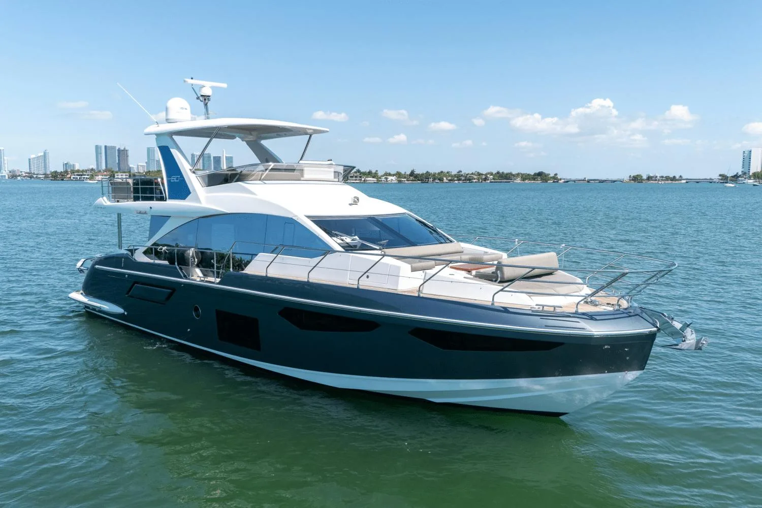 2023 AZIMUT 60 FLY - Image 1