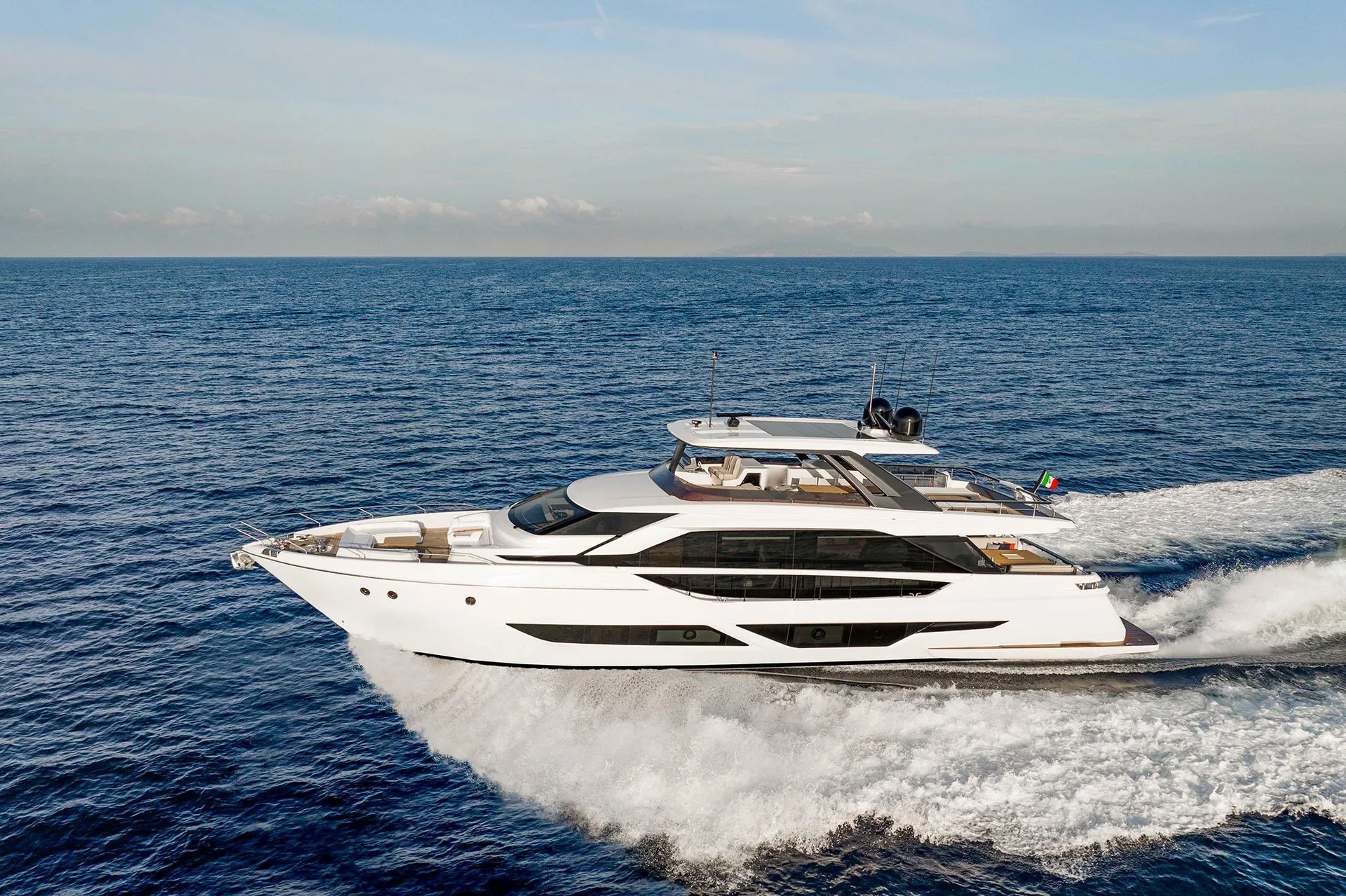 FERRETTI YACHTS 860 - Image 3