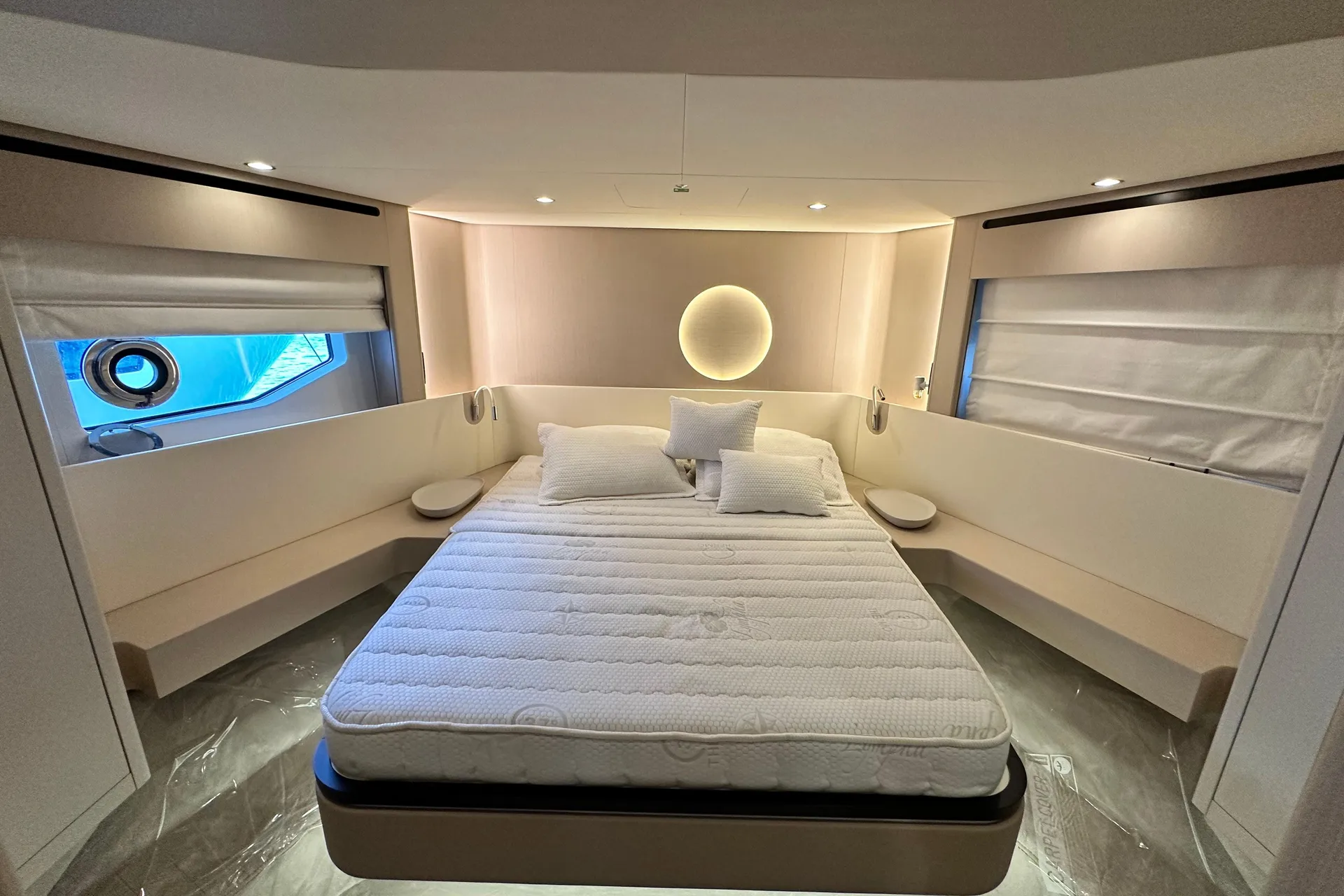 AZIMUT 68 HARD TOP WITH STABILIZERS - Image 3