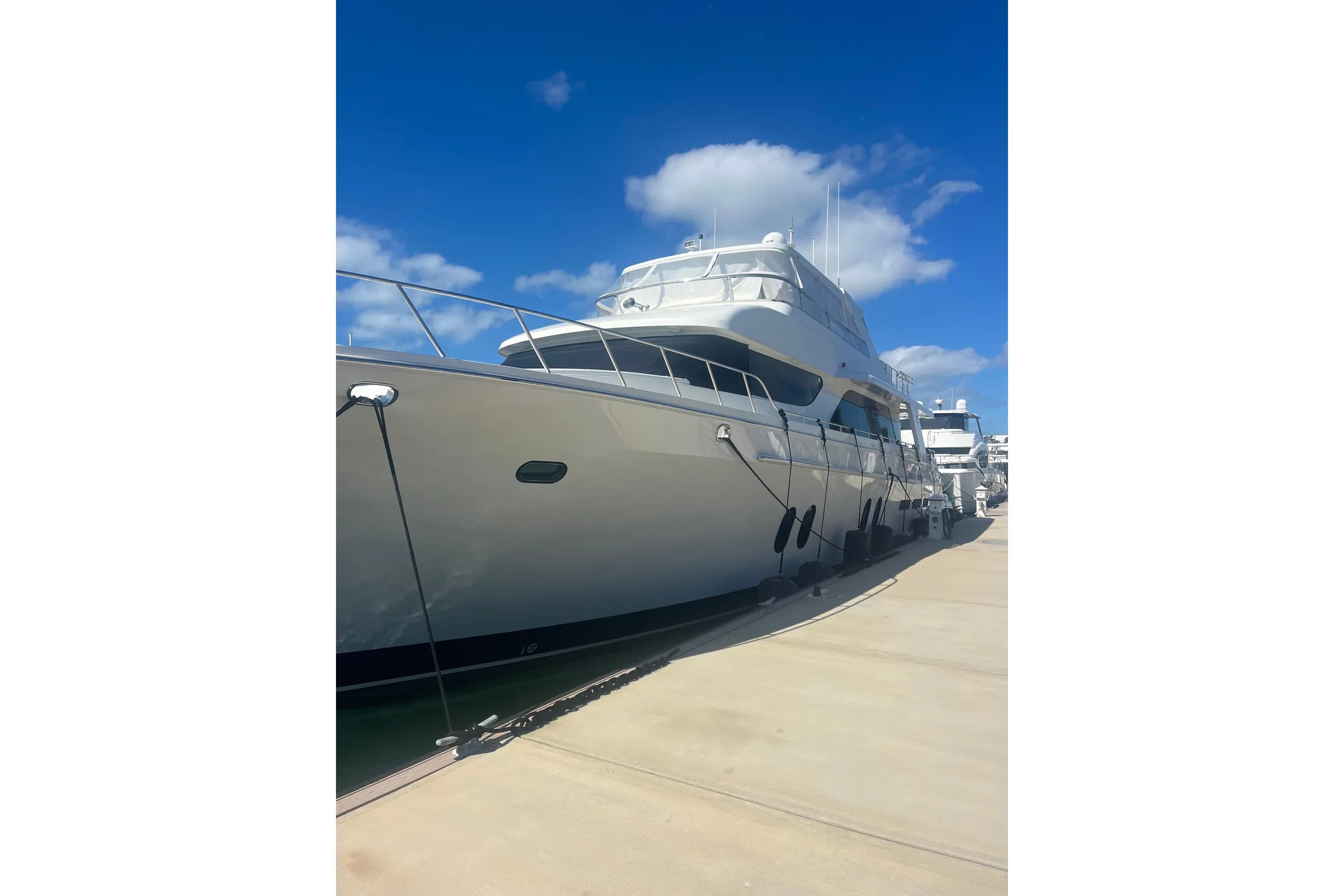 CHEOY LEE BRAVO 78 SPORT MOTOR YACHT - Image 3