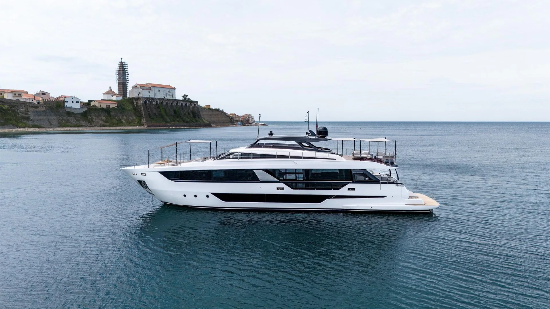 FERRETTI YACHTS 1000 - Image 1