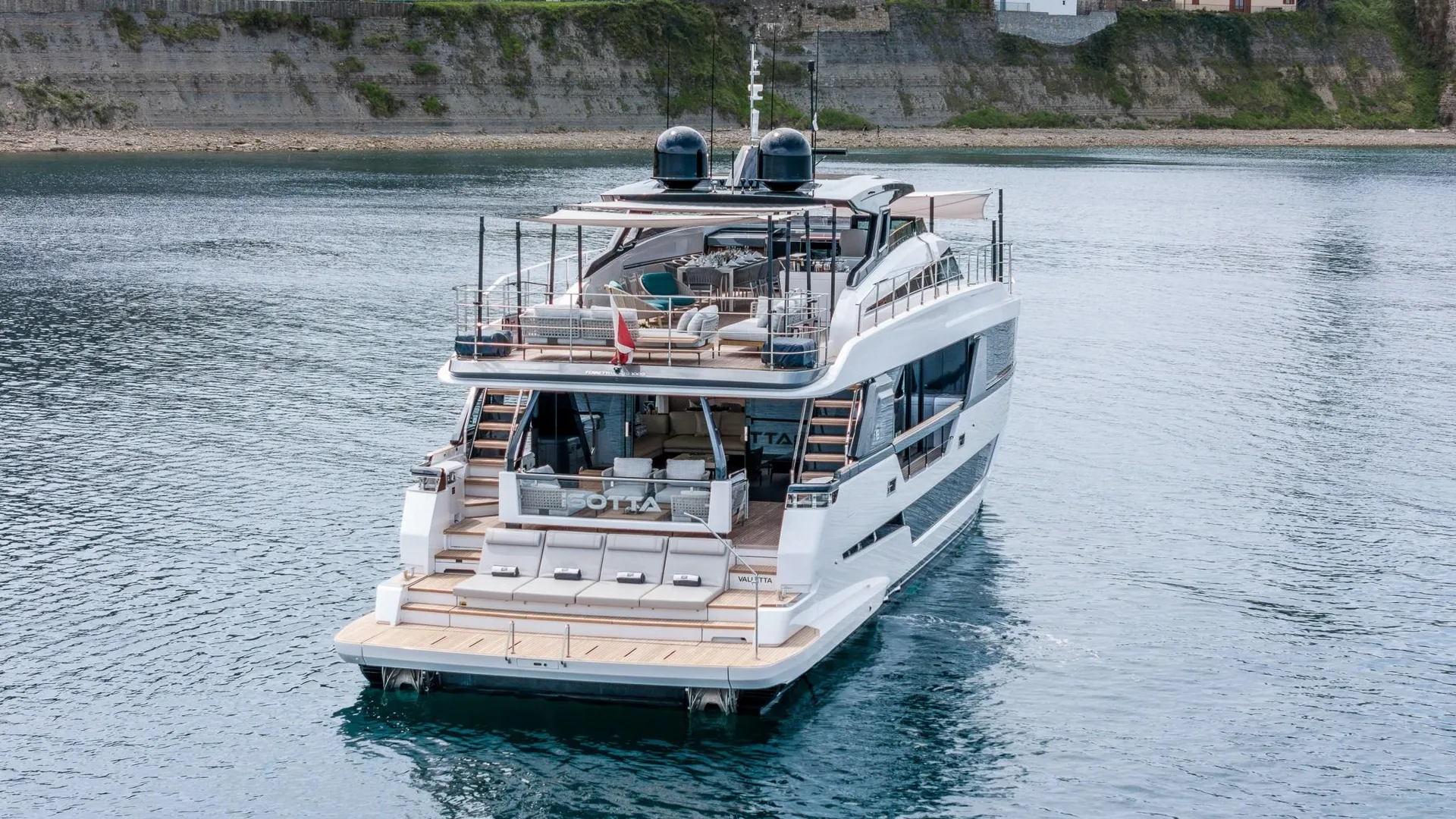 FERRETTI YACHTS 1000 - Image 3