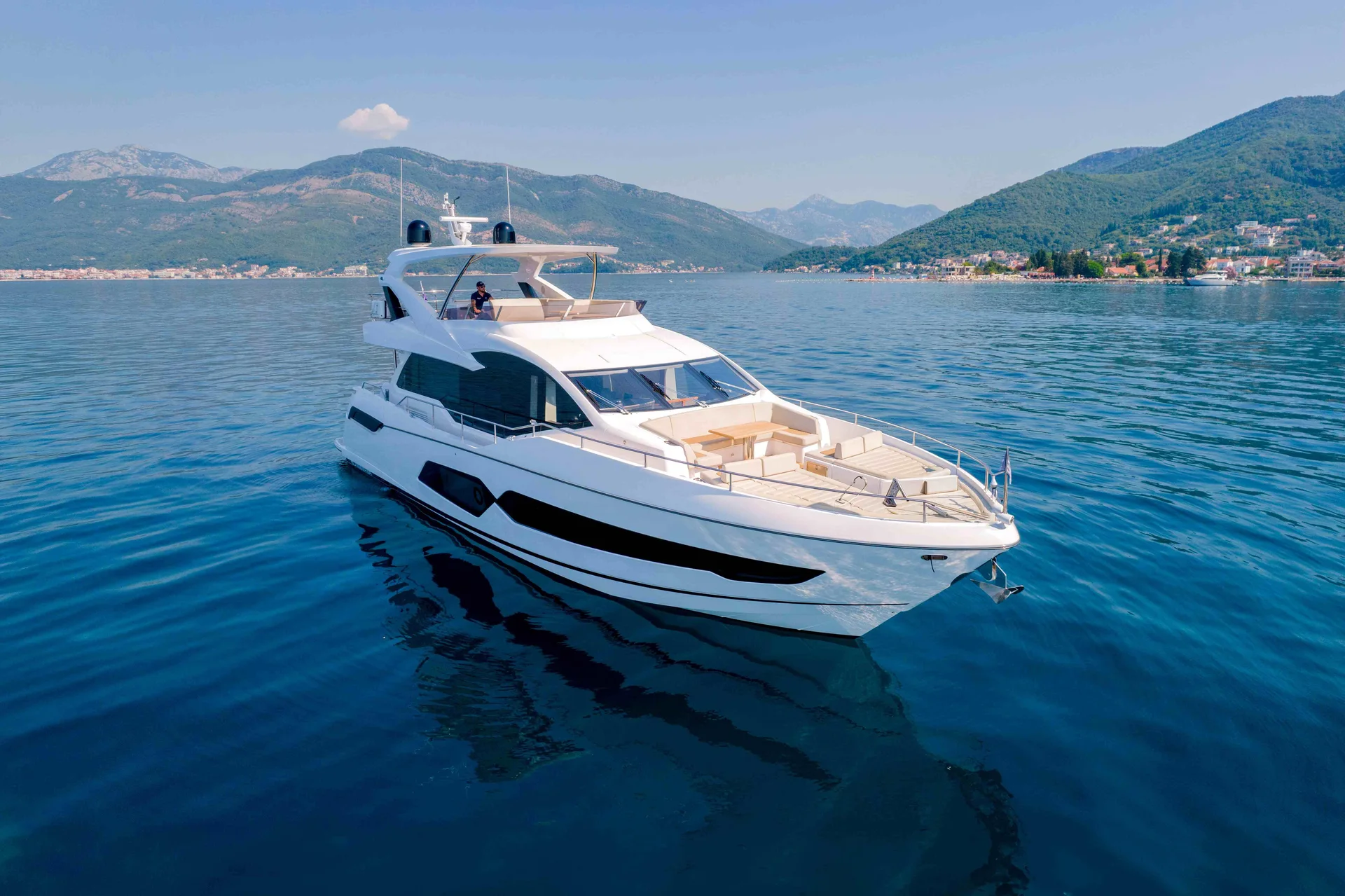 SUNSEEKER 76Y - Image 1