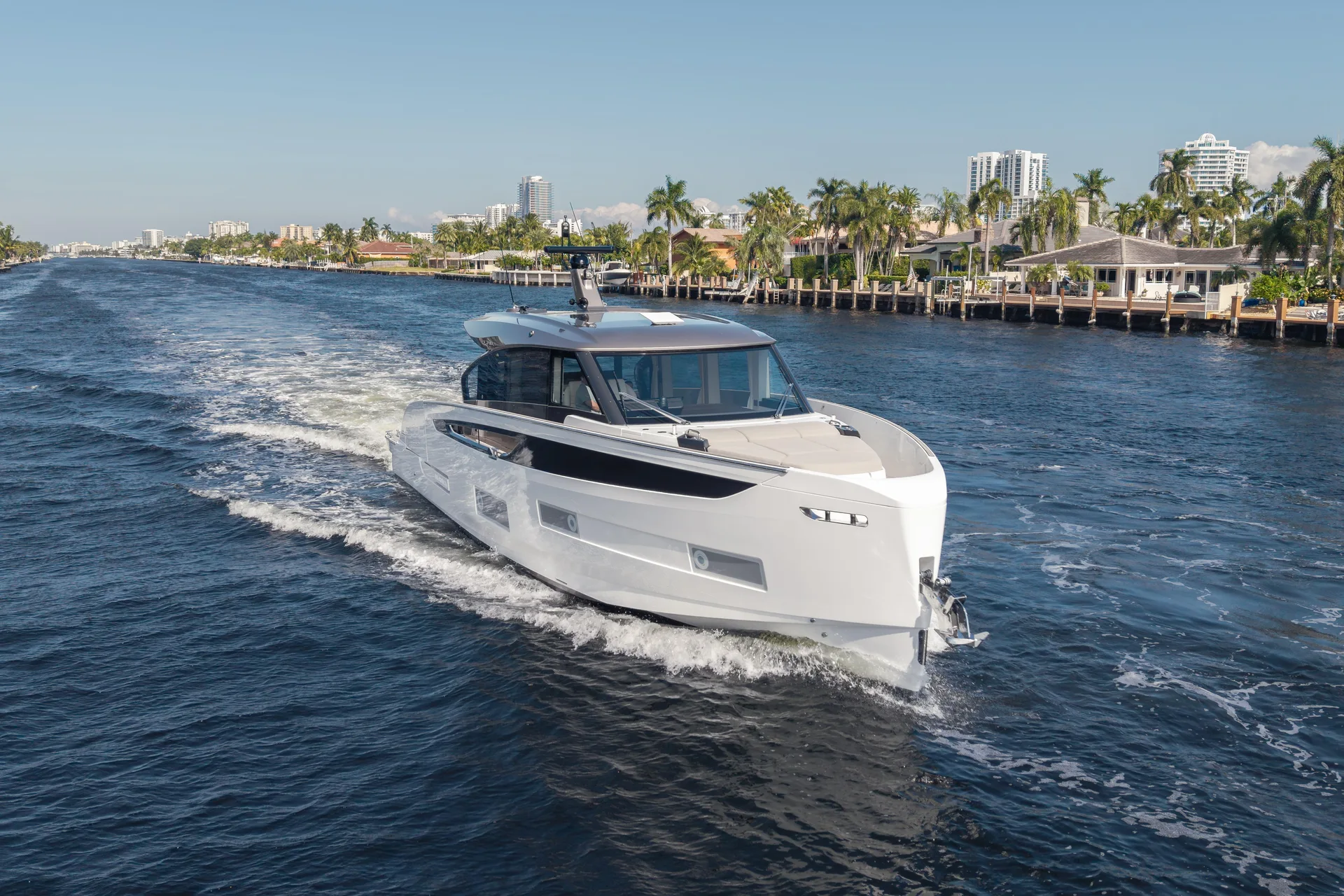 AZIMUT SEADECK 6 - Image 1