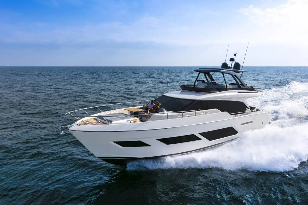 FERRETTI YACHTS 720 - Image 3