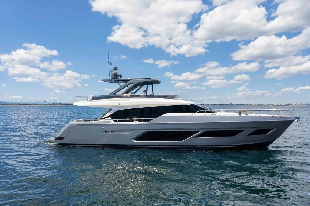 FERRETTI YACHTS 720 - Image 1
