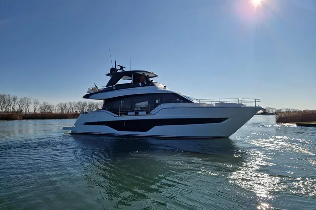 JETZT VERFÜGBAR