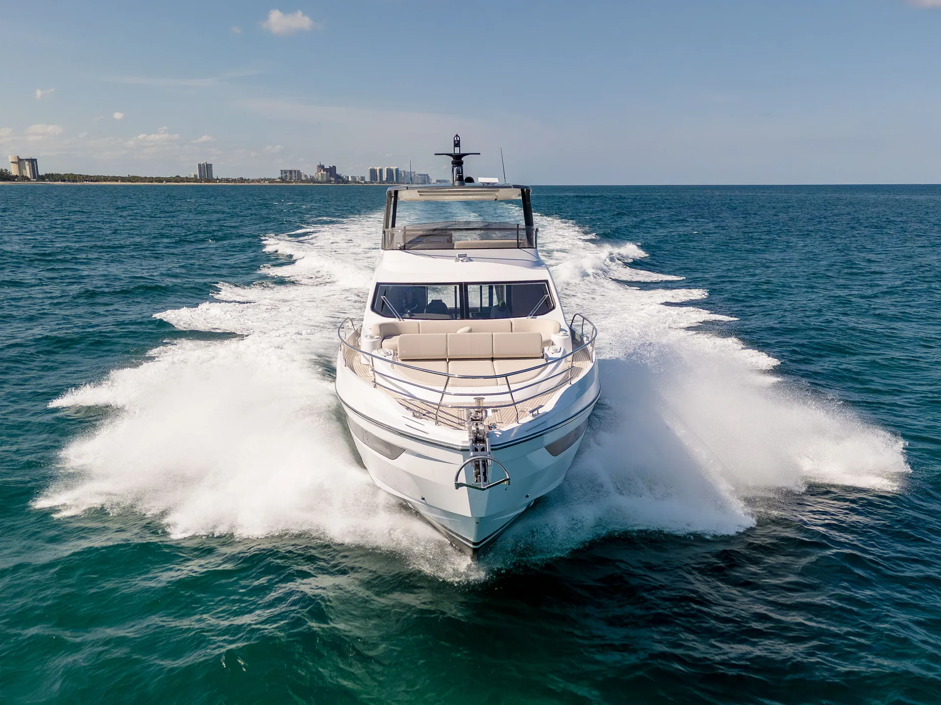 2026 AZIMUT FLY 72 - Image 3
