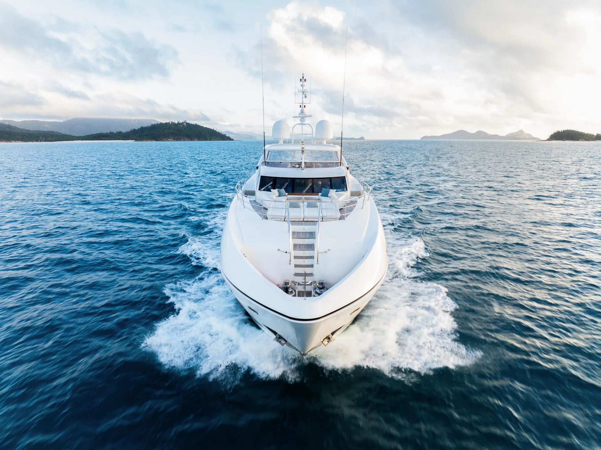 2015 SUNSEEKER 115' SPORT YACHT - Image 3