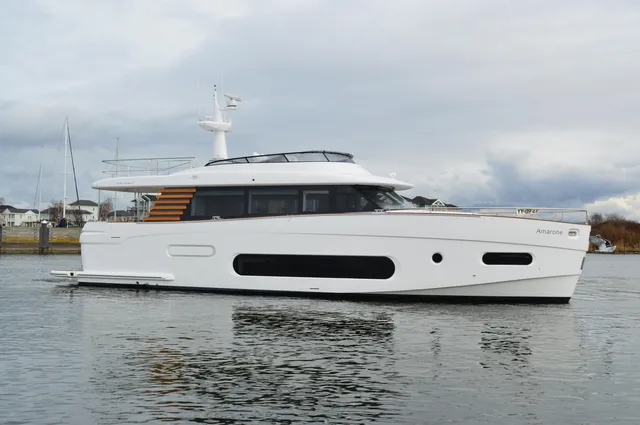 AZIMUT MAGELLANO 66
