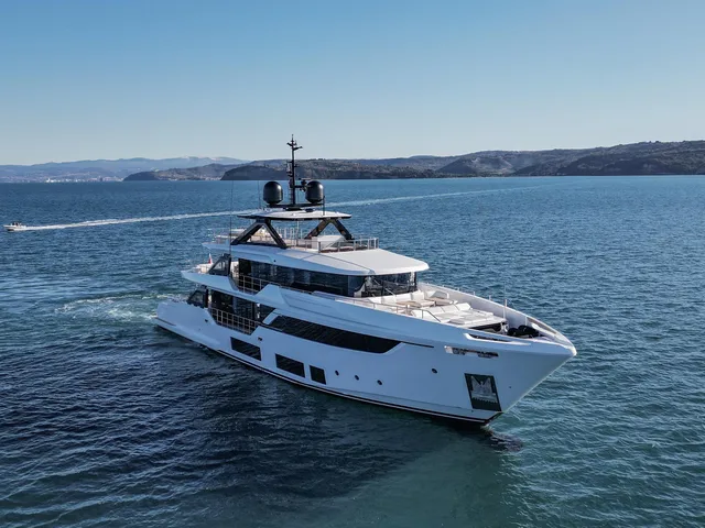 La Vetta — Custom Line