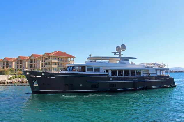 VAN DER VALK EXPLORER 37M